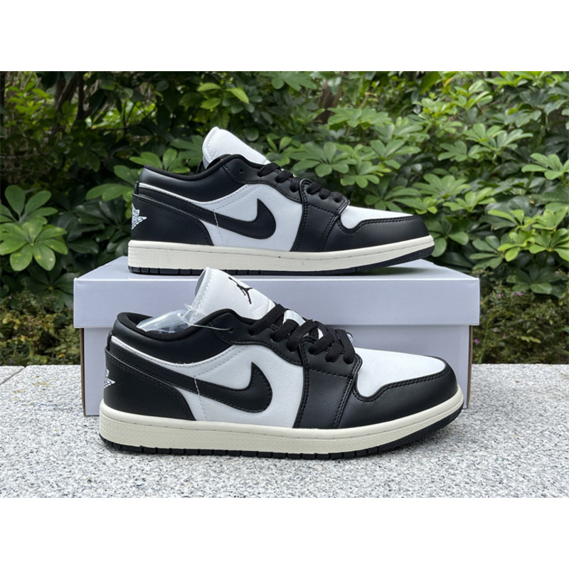 Jordan Wmns Air Jordan 1 Low Top Black And White