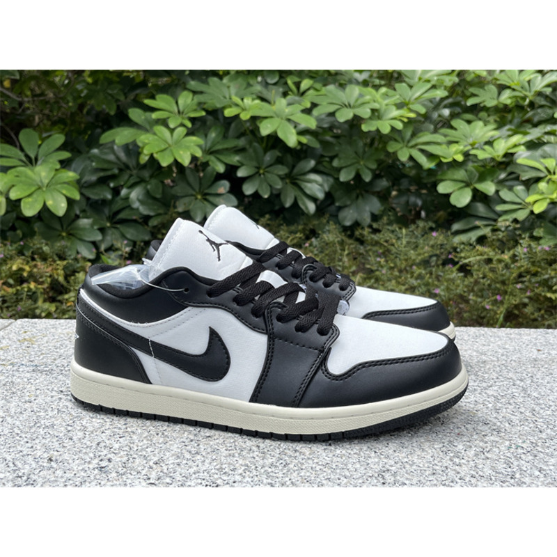 Jordan Wmns Air Jordan 1 Low Top Black And White