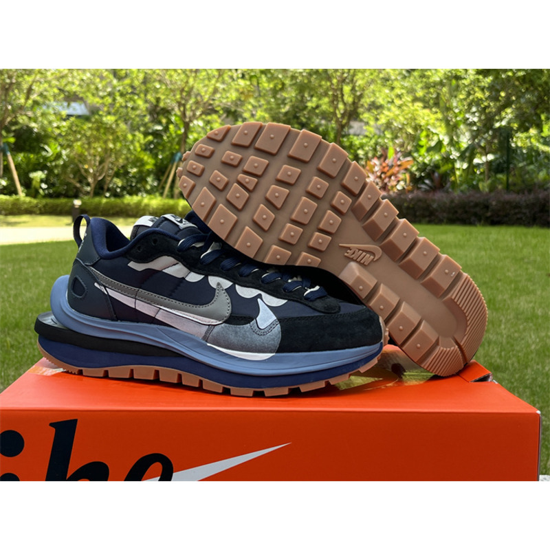 NikeSacai x VaporWaffle “Tour” Sneaker Dark Blue