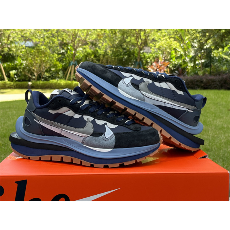 NikeSacai x VaporWaffle “Tour” Sneaker Dark Blue