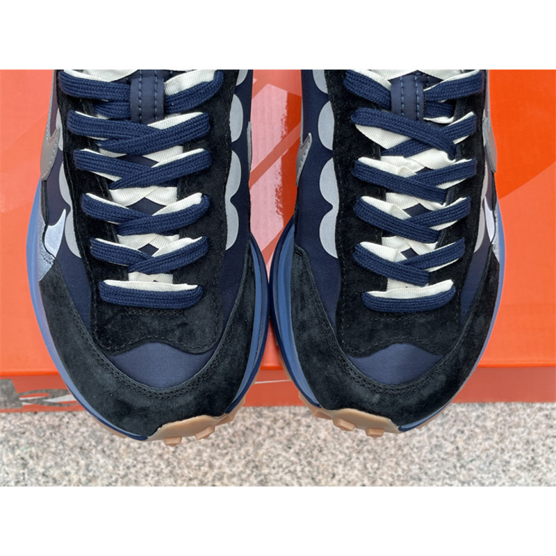 NikeSacai x VaporWaffle “Tour” Sneaker Dark Blue