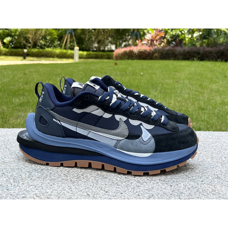 NikeSacai x VaporWaffle “Tour” Sneaker Dark Blue