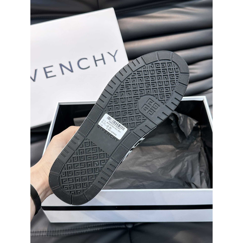Givenchy G4 Low Top Sneakers White And Black