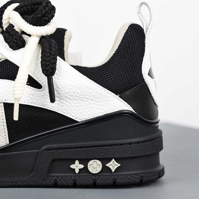 l**is V*t*n skate sneaker black