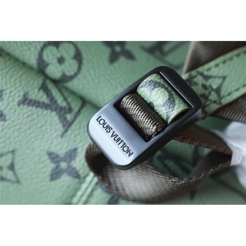 l**is V*t*n monogram discovery backpack pm khaki green/vermillion red