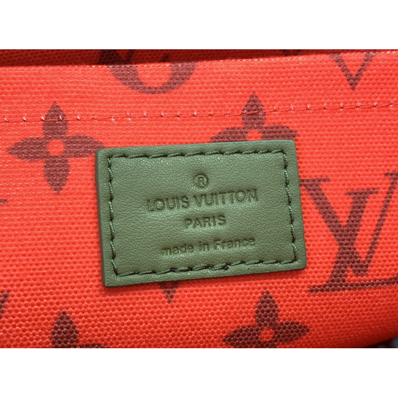 l**is V*t*n pochette voyage souple khaki green