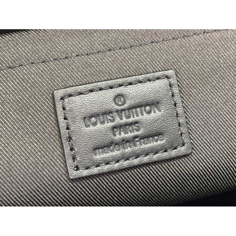 l**is V*t*n pouch monogram canvas black