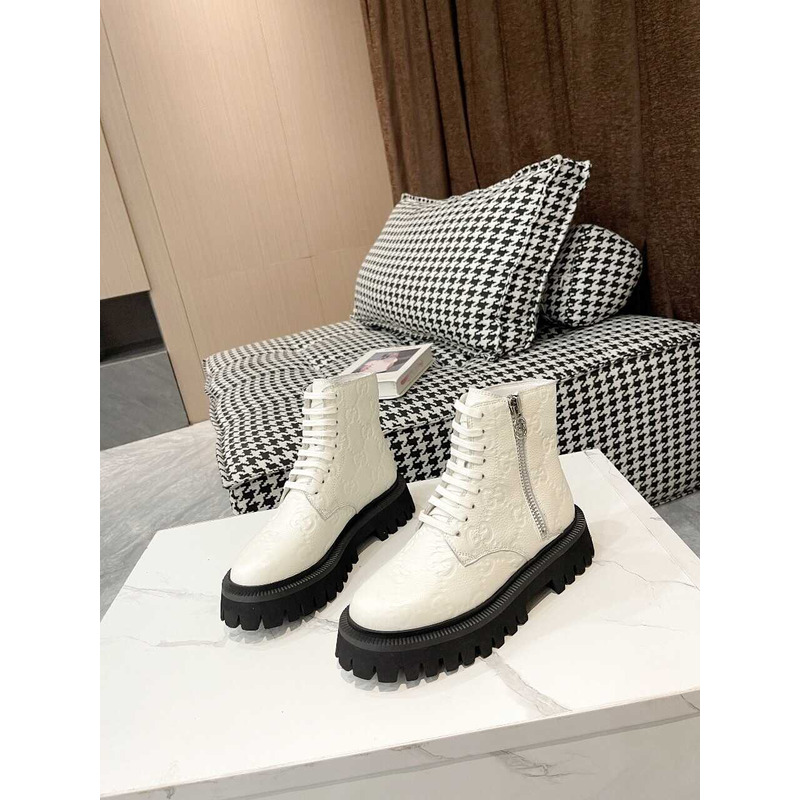 G*u*i women\''s embossed gg ankle boots white