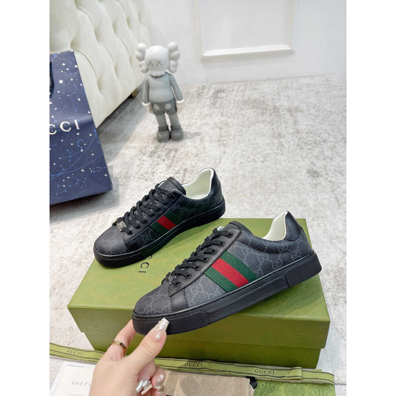 g*u*i ace sneaker with green and red web black and ebony gg S*p*e