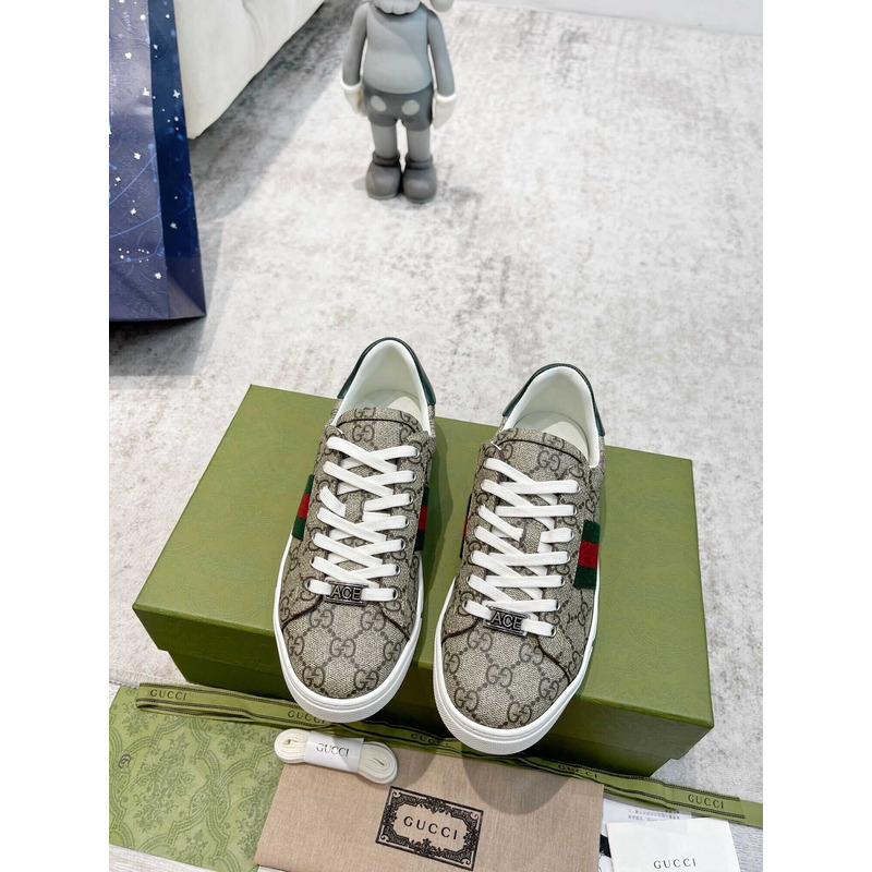 g*u*i ace sneaker with green and red web beige and ebony gg S*p*e