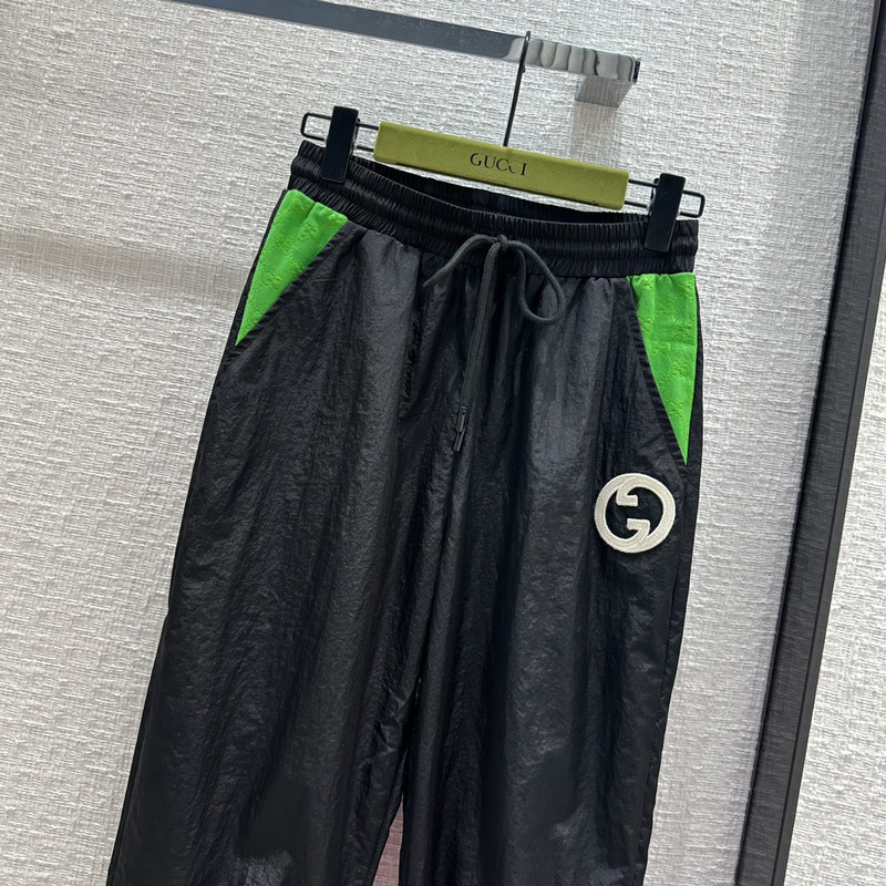 G*u*i nylon elastic waist pant with patch black