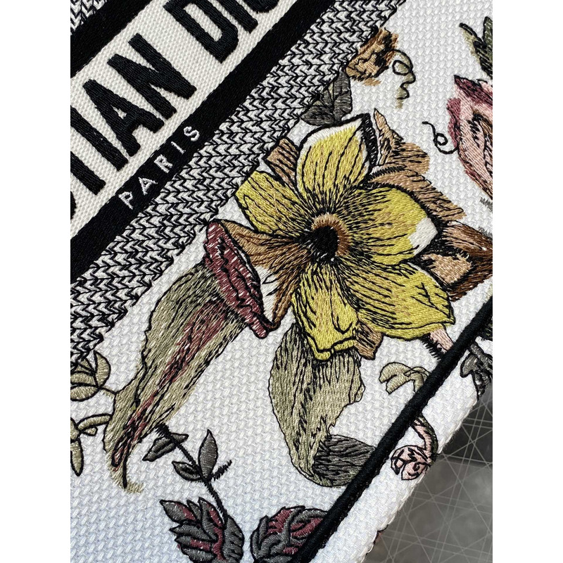 D*or small D*or book tote handbag embroidery white multi