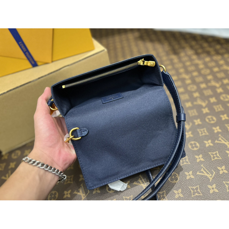 l**is V*t*n steamer wearable wallet ink blue