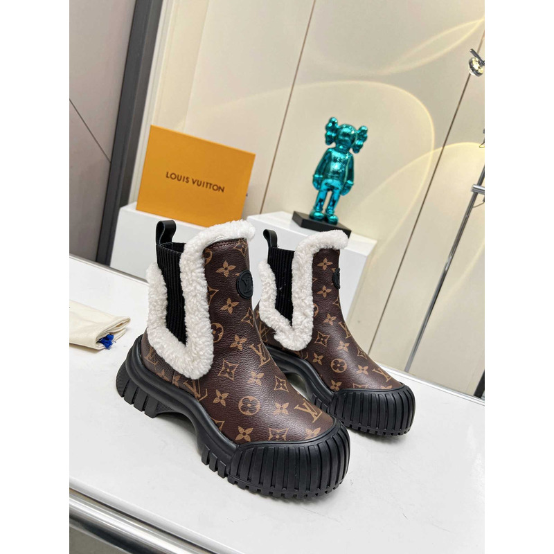 l**is V*t*n ski ruby flat ankle boot monogram