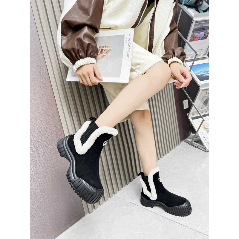 l**is V*t*n ski ruby flat ankle boot black