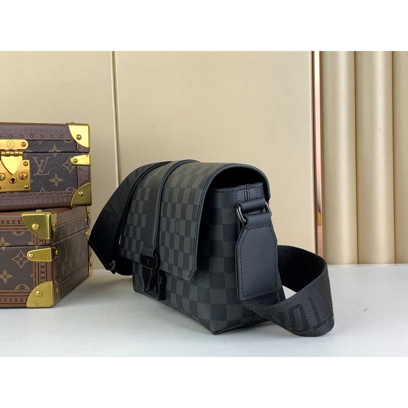 l**is V*t*n messenger pm shoulder bag