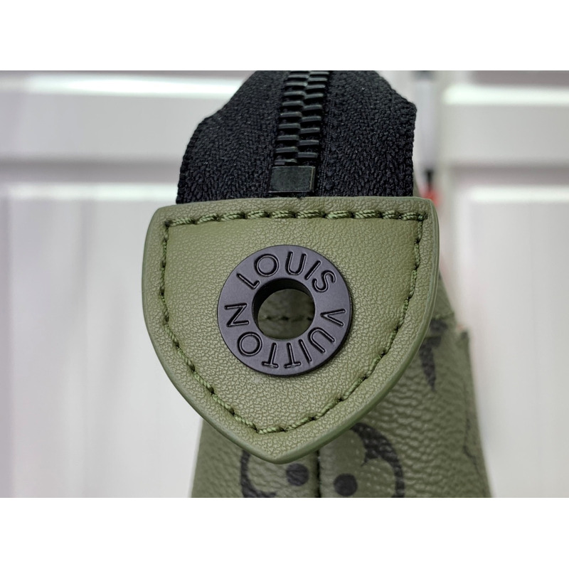 l**is V*t*n pochette voyage souple khaki green/vermillion red