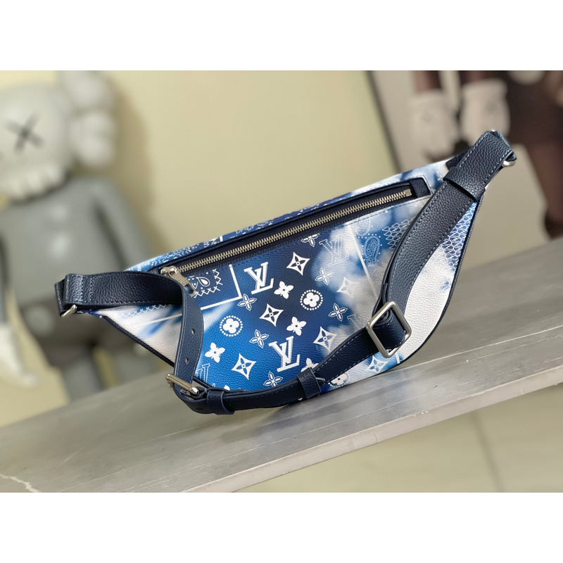 l**is V*t*n bum bag discovery pm monogram bandana bleached blue
