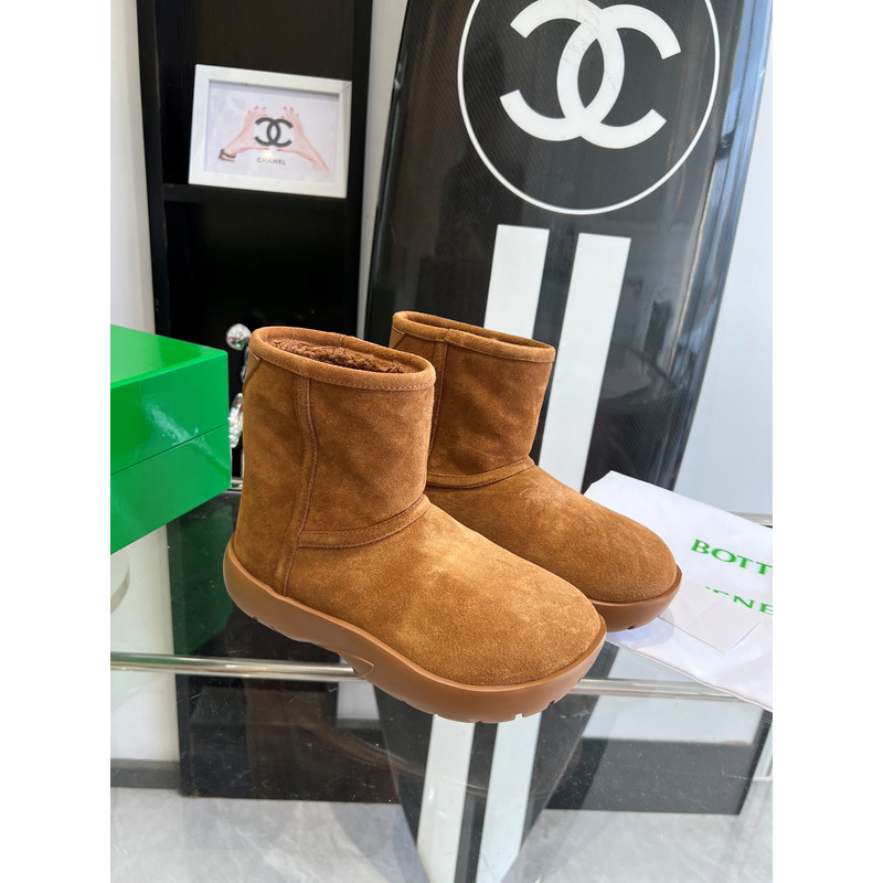 Bo*te*ga ve*ne*ta snap shearling suede boots brown