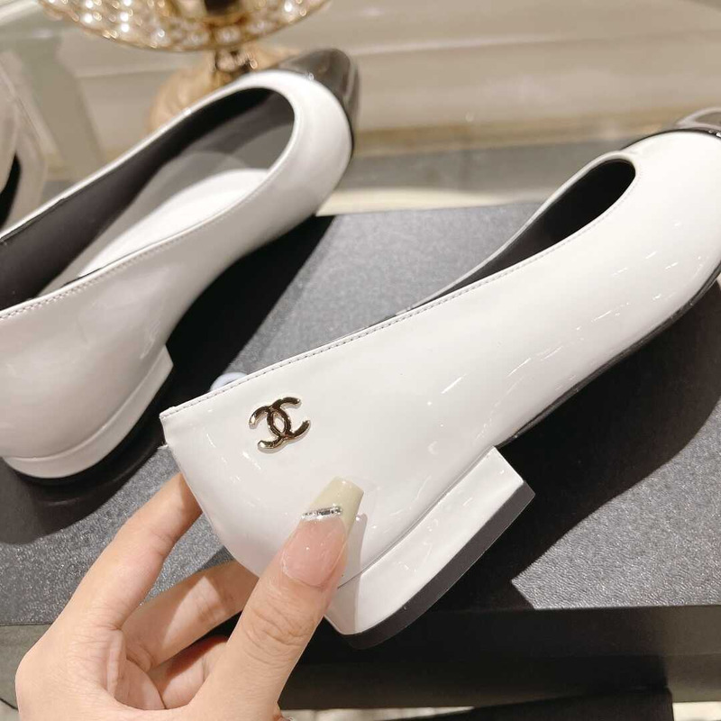 Ch*el flats white and black