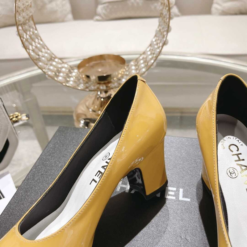 Ch*el pumps yellow and black