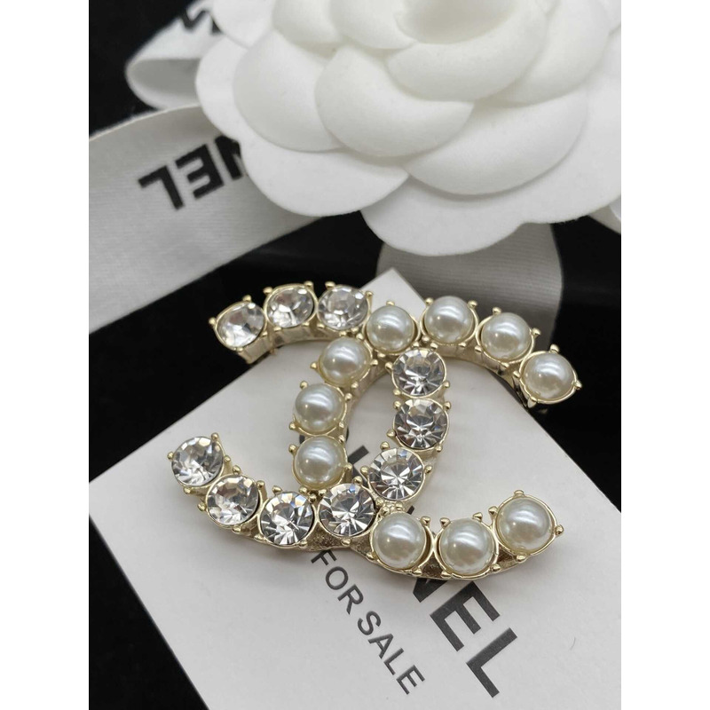 ch*el cc pearls Di*m*nds brooch