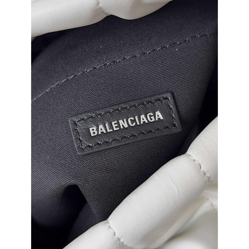 Ba*len*cia*ga  women\