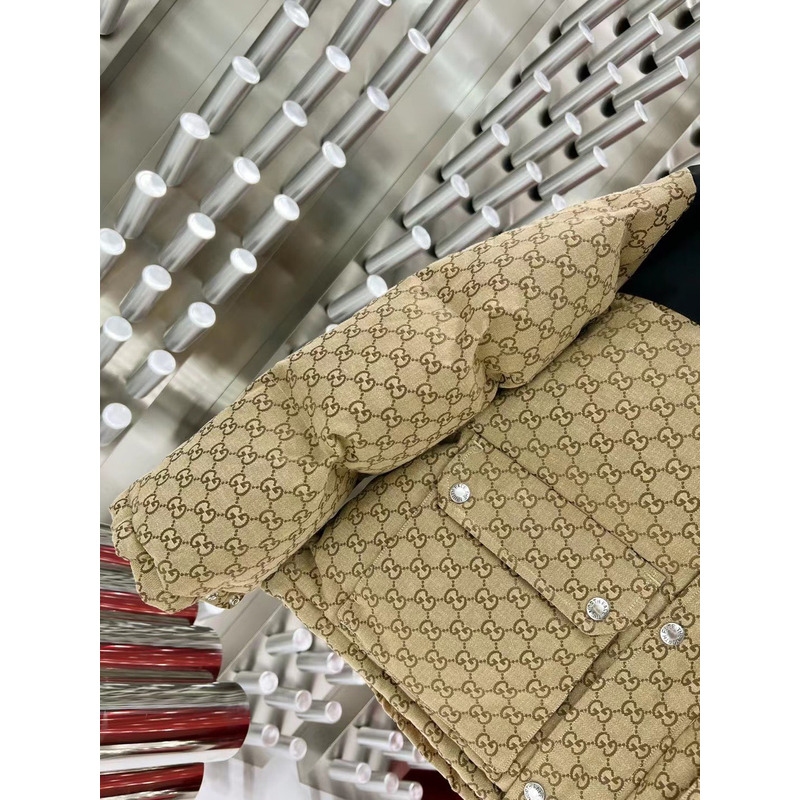 g*u*i x the n0*h F**e puffer jacket