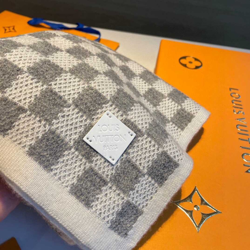 l**is V*t*n néo petit damier scarf light grey