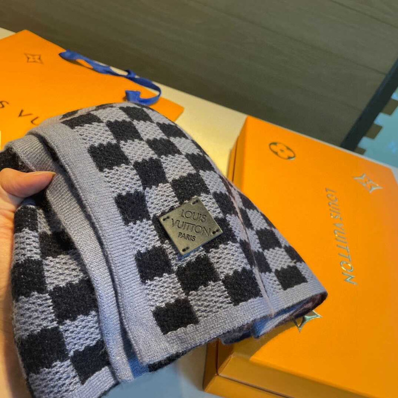 l**is V*t*n néo petit damier scarf navy