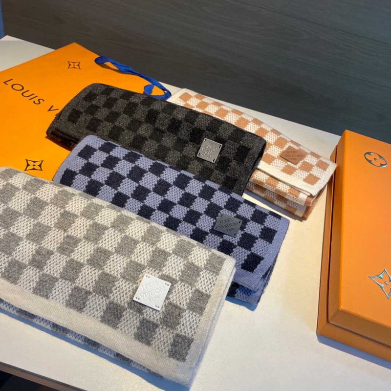 l**is V*t*n néo petit damier scarf navy