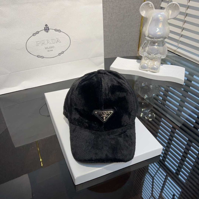 Pra*a velvet baseball cap black