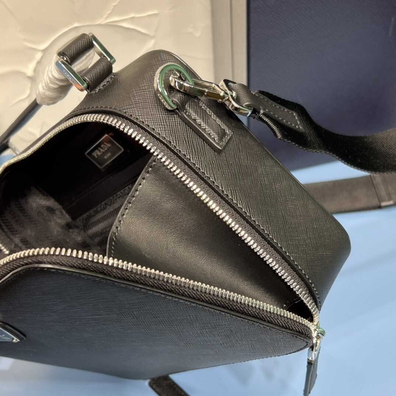 Pra*a medium brique saffiano leather bag black