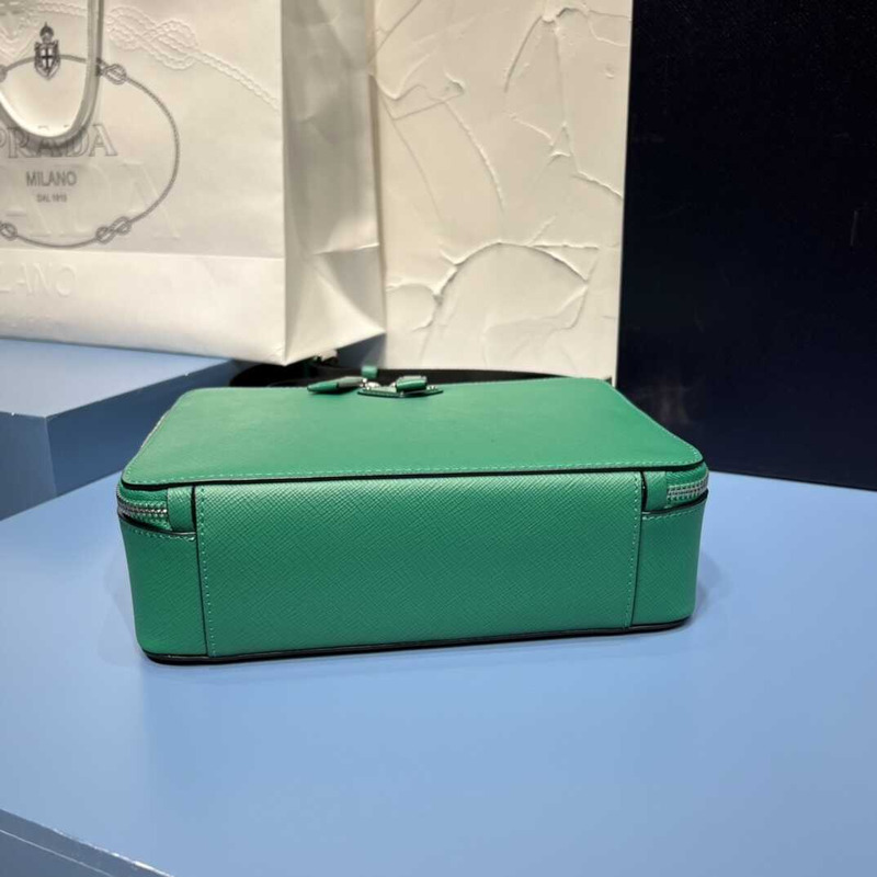 Pra*a medium brique saffiano leather bag mango