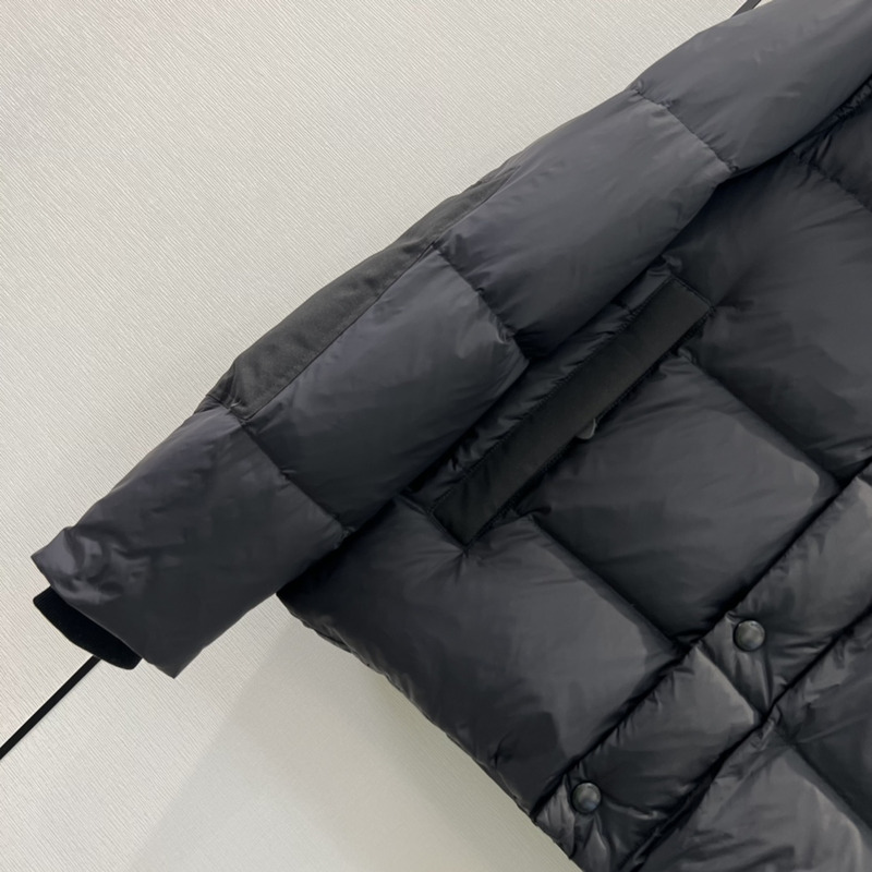 B**rry detachable sleeve hooded puffer jacket black