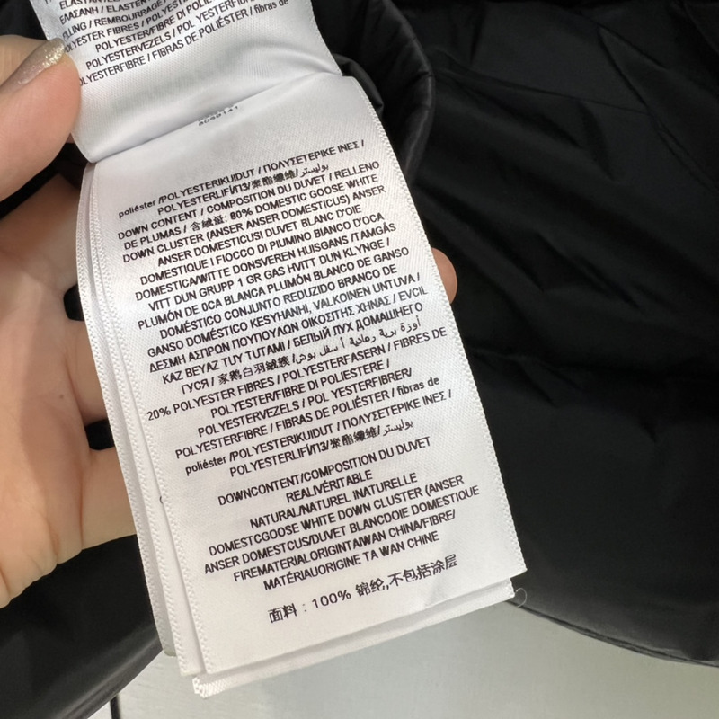 B**rry detachable sleeve hooded puffer jacket black