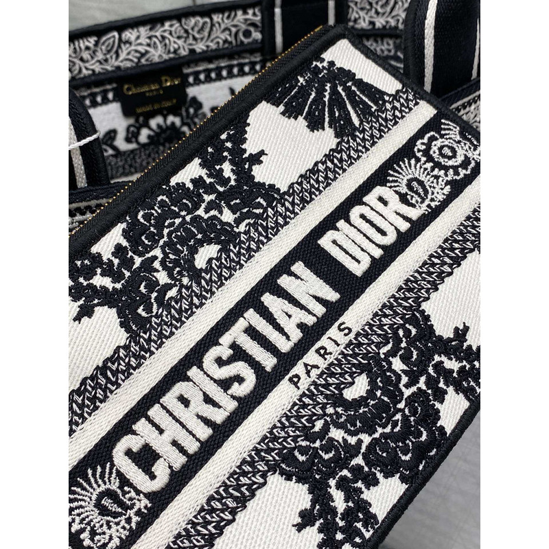 ch**an D*or hat basket bag white and black butterfly bandana embroidery