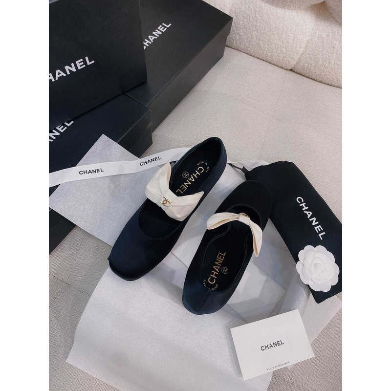 Ch*el mary jane calf patent leather and grosgrain white and black