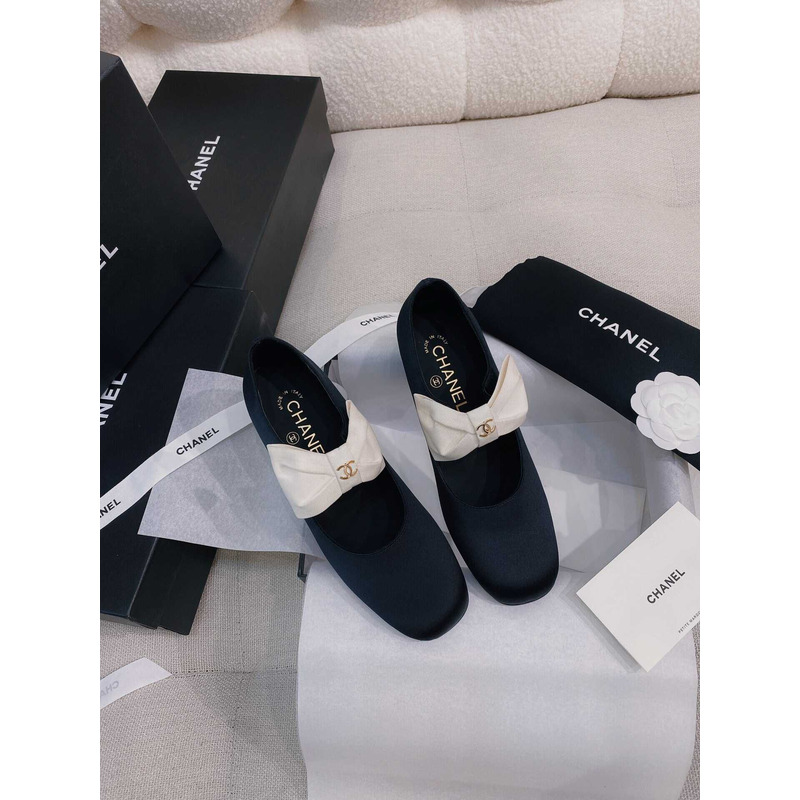 Ch*el mary jane calf patent leather and grosgrain white and black