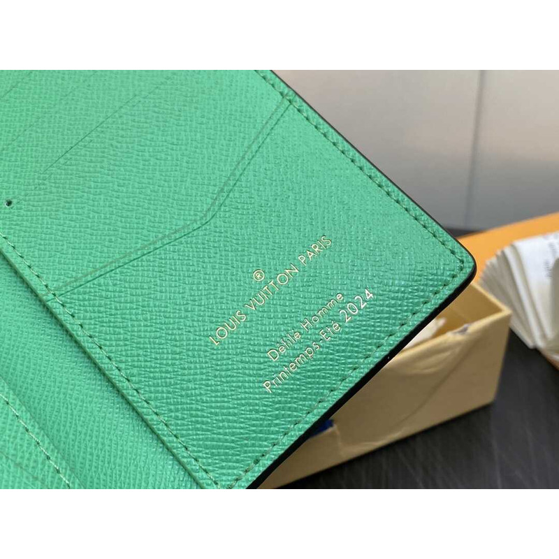 l**is V*t*n pocket organizer damier green