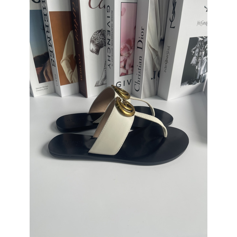 G*u*i leather thong gg sandals white