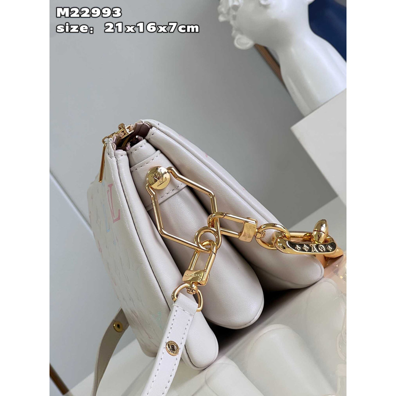 l**is V*t*n coussin bb white