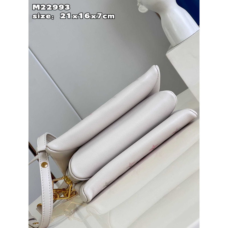 l**is V*t*n coussin bb white