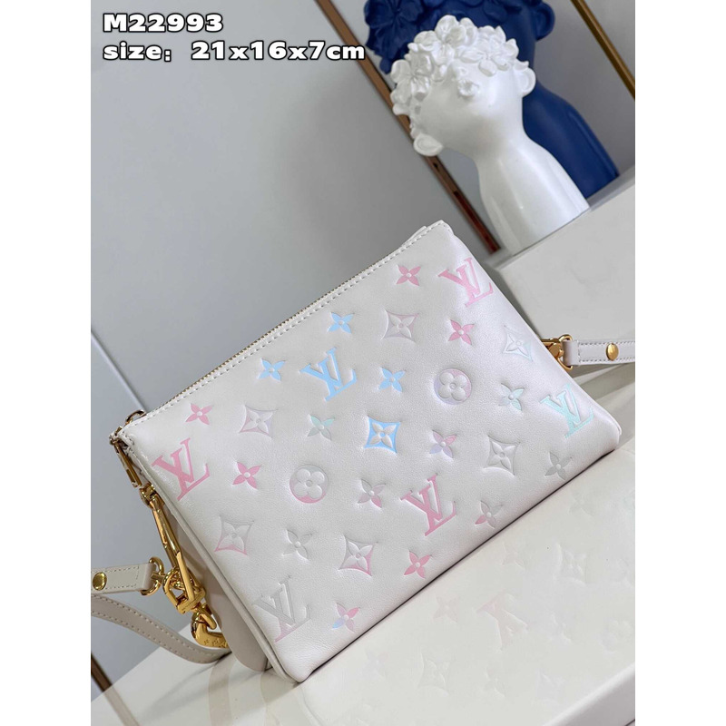 l**is V*t*n coussin bb white