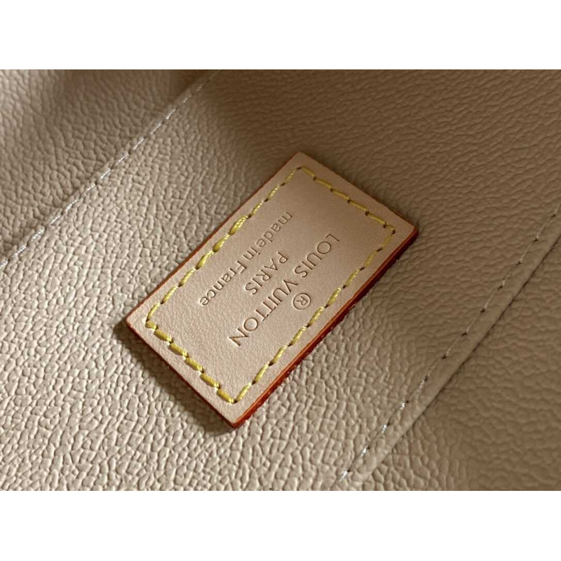 l**is V*t*n cosmetic pouch pm