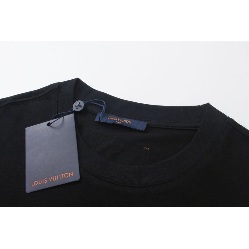 l**is V*t*n t-shirt black