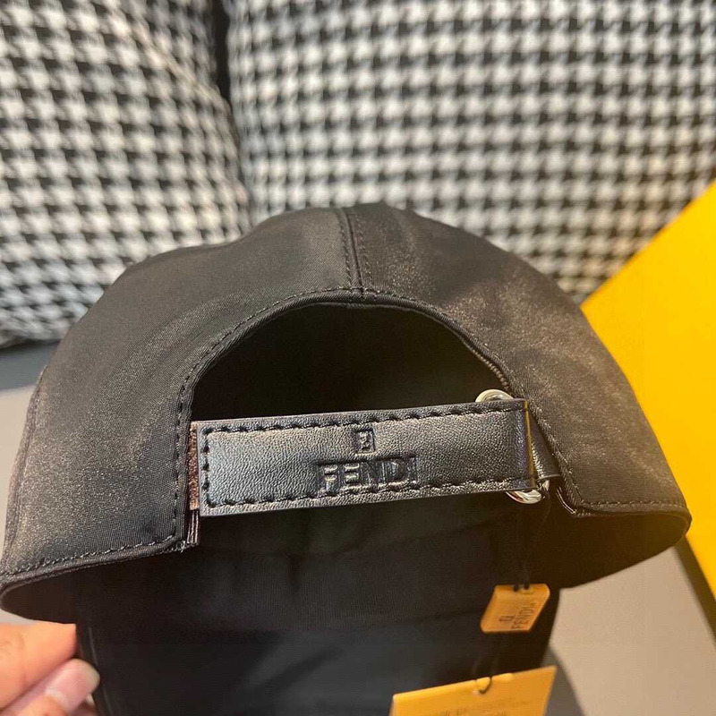 F**di hat eyecap black