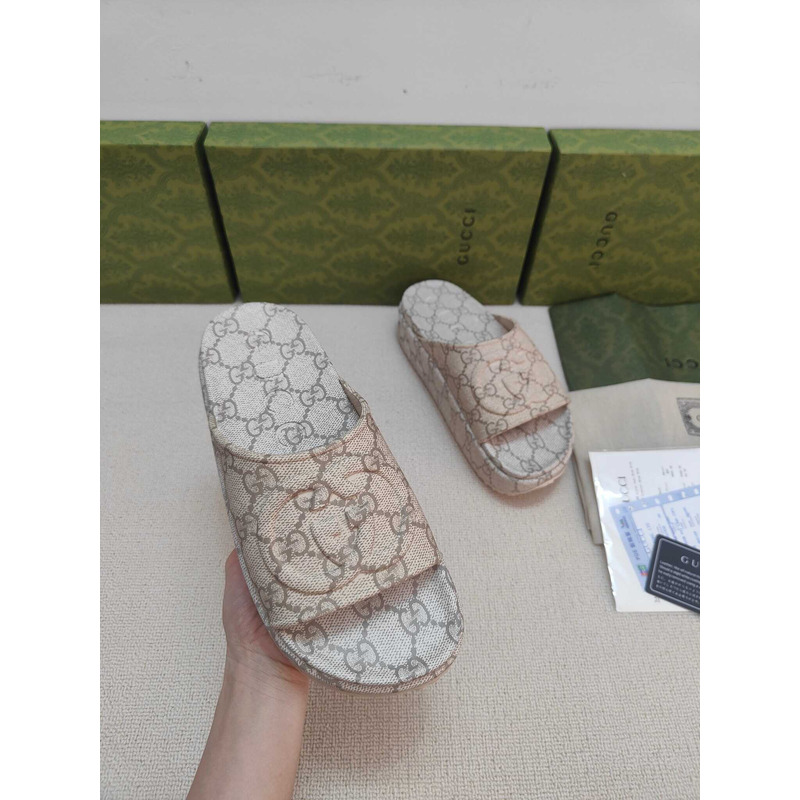 G*u*i slide sandal with interlocking g slides