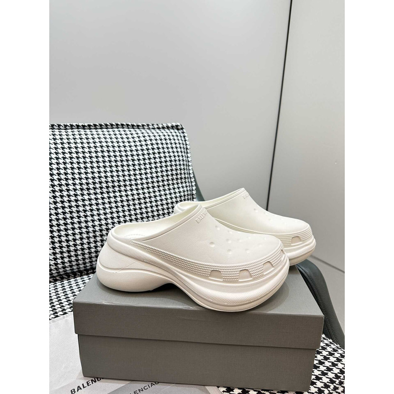 ba*len*cia*ga women\''s Cr*0*s™ mule in white