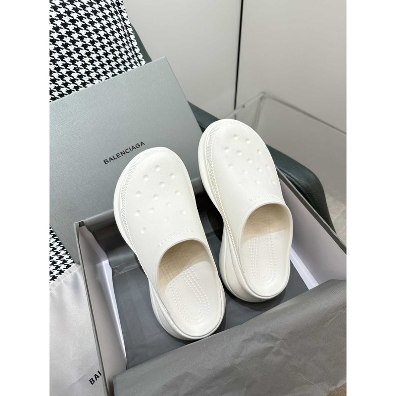 ba*len*cia*ga women\